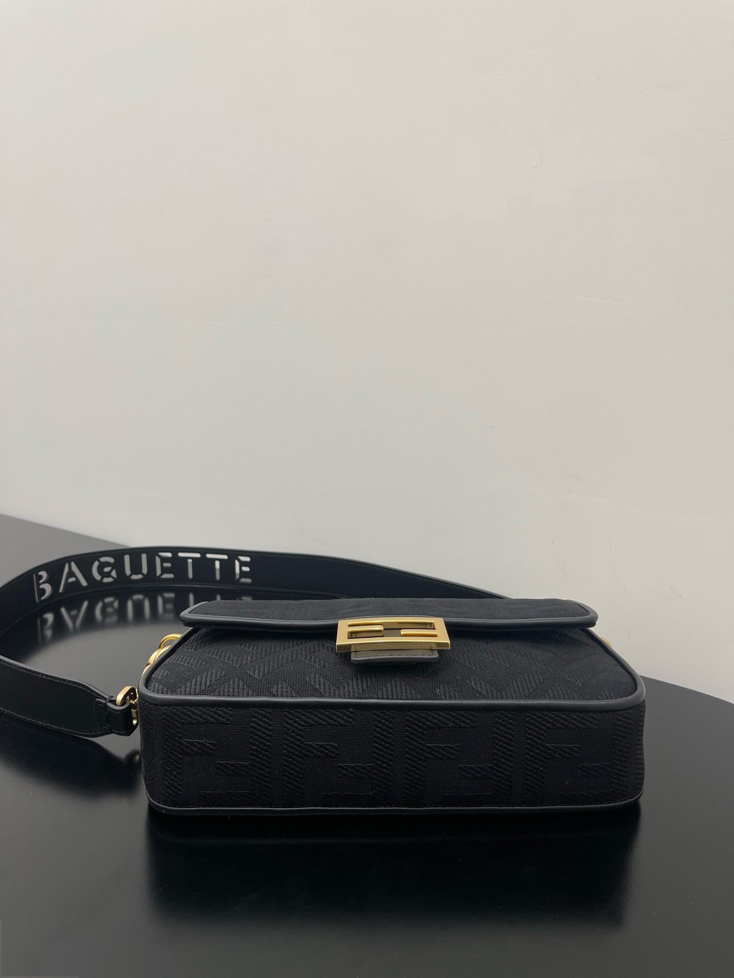 Luxury FendiLuxury Fendi26 BAGUETTE BLACK NAPPA LEATHER BAG WITH GOLD HARDWARE