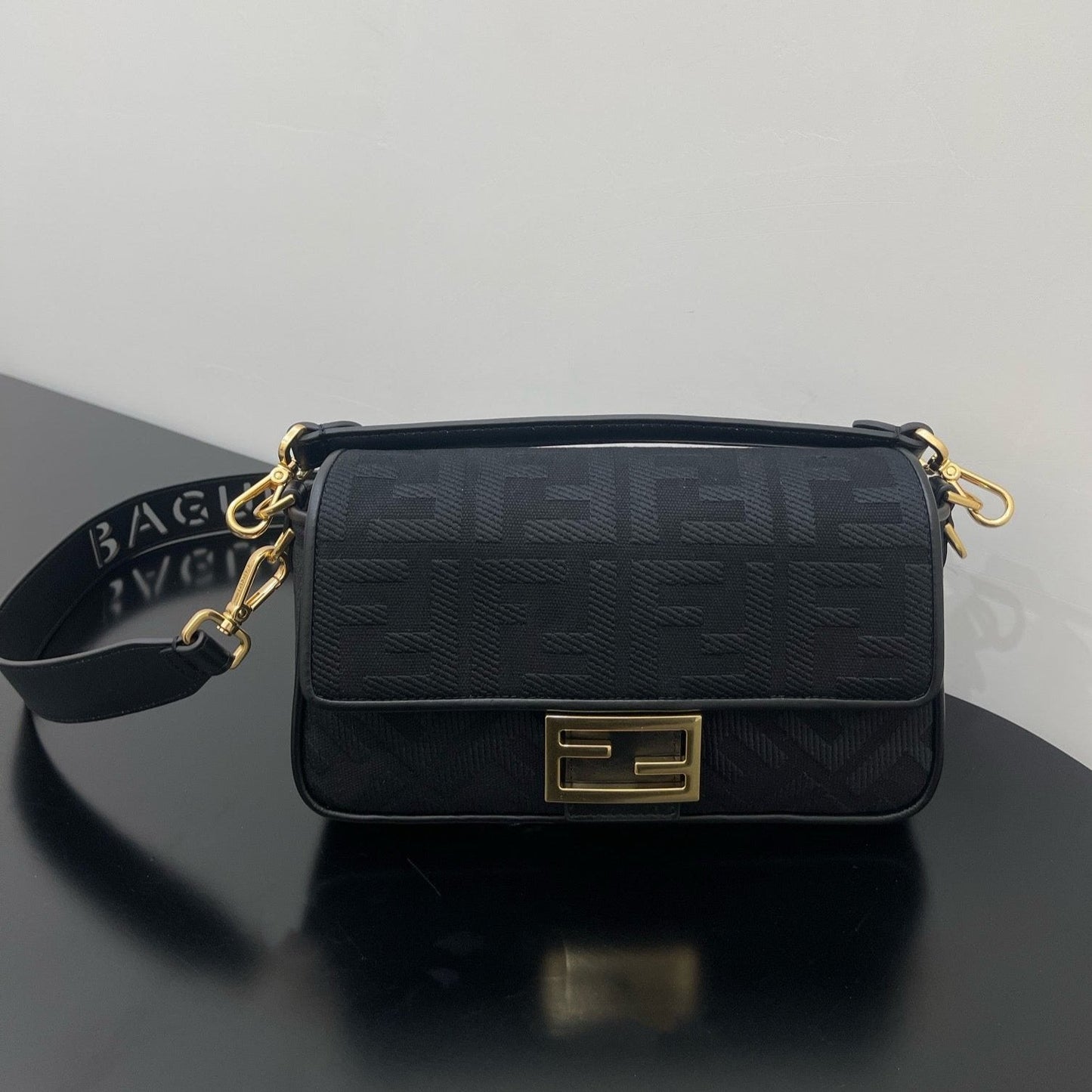 Luxury FendiLuxury Fendi26 BAGUETTE BLACK NAPPA LEATHER BAG WITH GOLD HARDWARE
