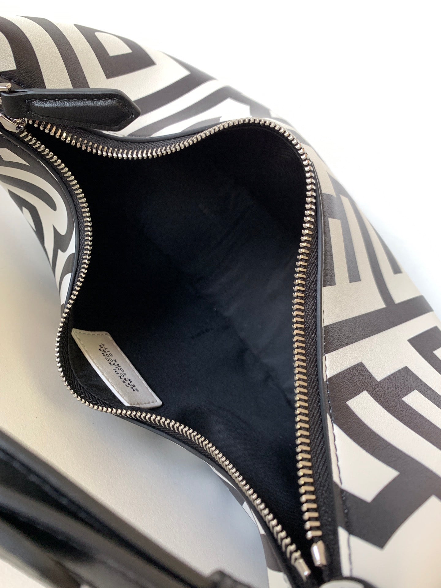 Luxury FendiFENDIGRAPHY SMALL 29 IN WHITE MIX BLACK SMOOTH CALFSKIN SILVER HARDWARE