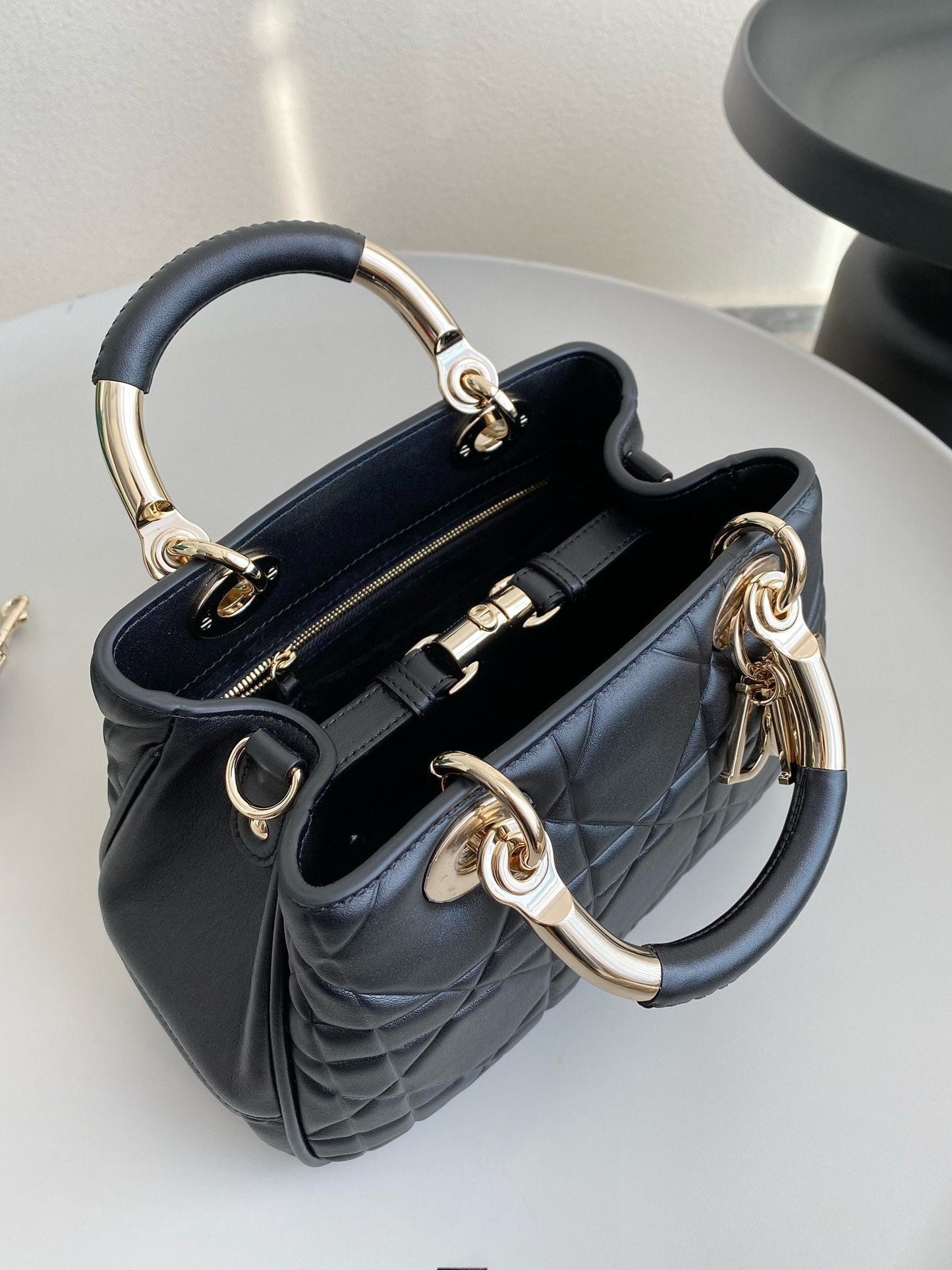 Luxury DiorLADY 25 HANDBAG IN BLACK CALFSKIN