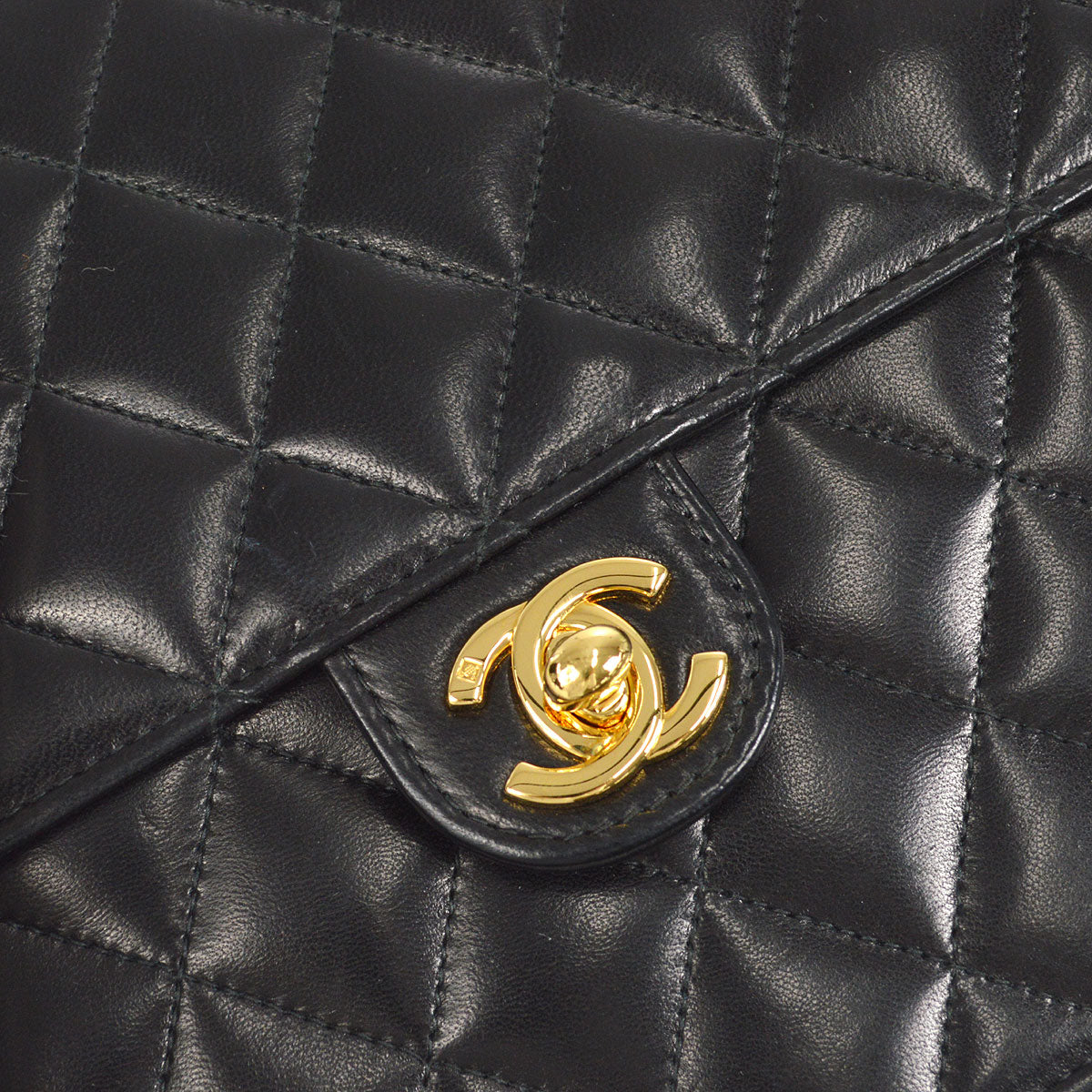 CHANEL★ 2000-2001 CC Turnlock Half Flap Medium Black Lambskin 56817
