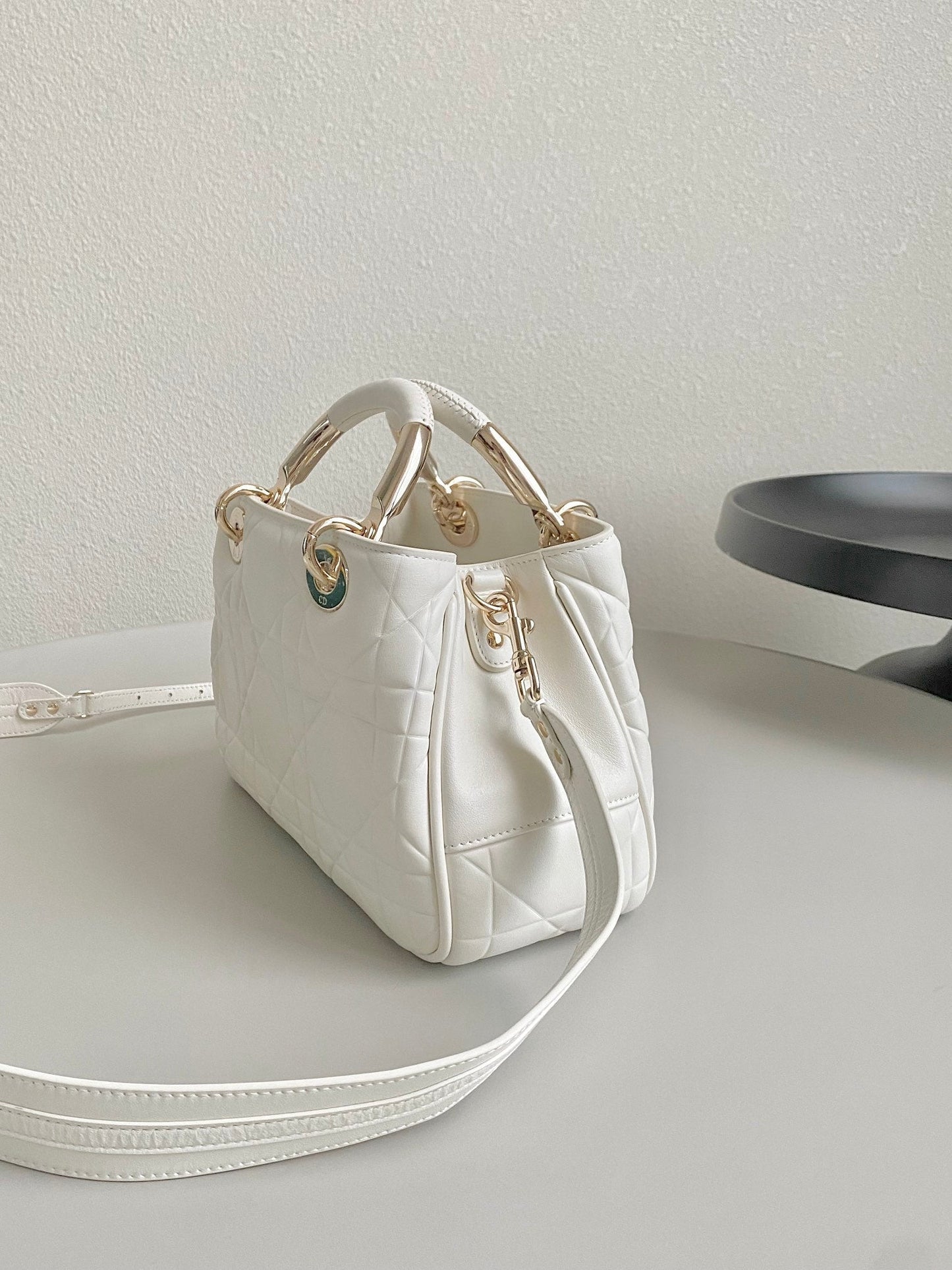 Luxury DiorLADY 25 HANDBAG IN WHITE CALFSKIN