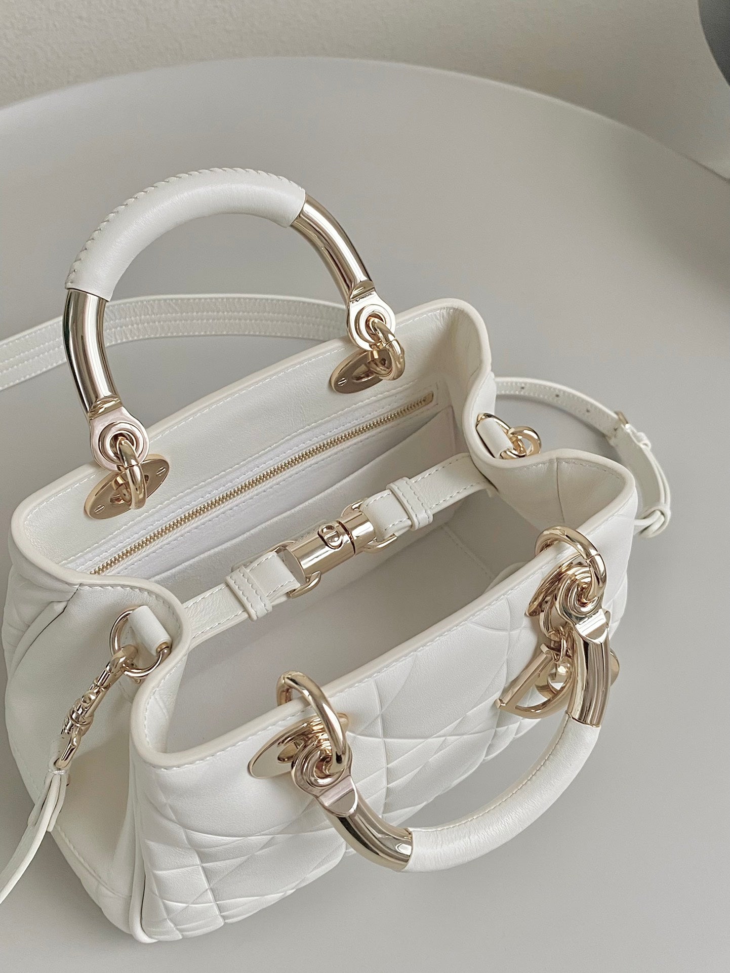 Luxury DiorLADY 25 HANDBAG IN WHITE CALFSKIN
