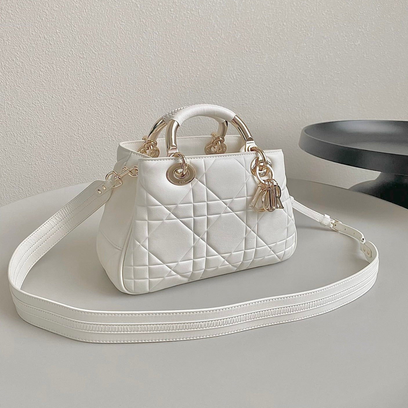 Luxury DiorLADY 25 HANDBAG IN WHITE CALFSKIN