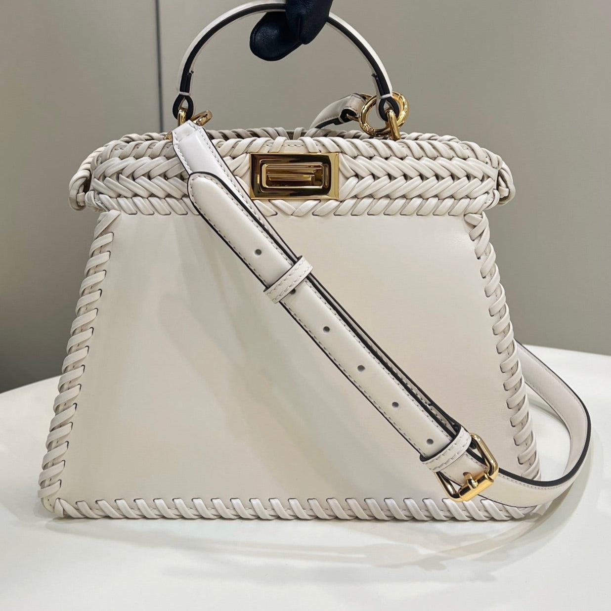 Luxury FendiPEEKABOO ISEEU 27 IN WHITE SMOOTH CALFSKIN WITH WOVEN TRIM GOLD HARDWARE