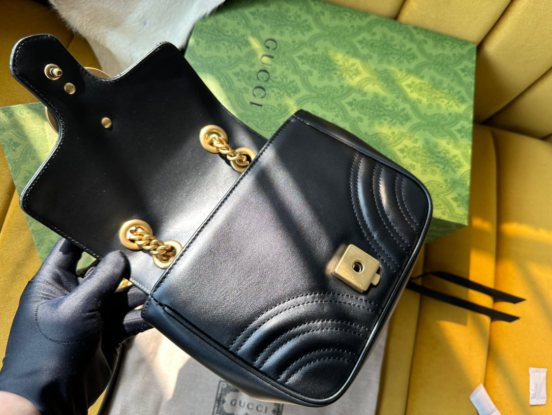 Luxury Gucci GG MARMONT MINI 18 HANDBAG IN BLACK CALFSKIN