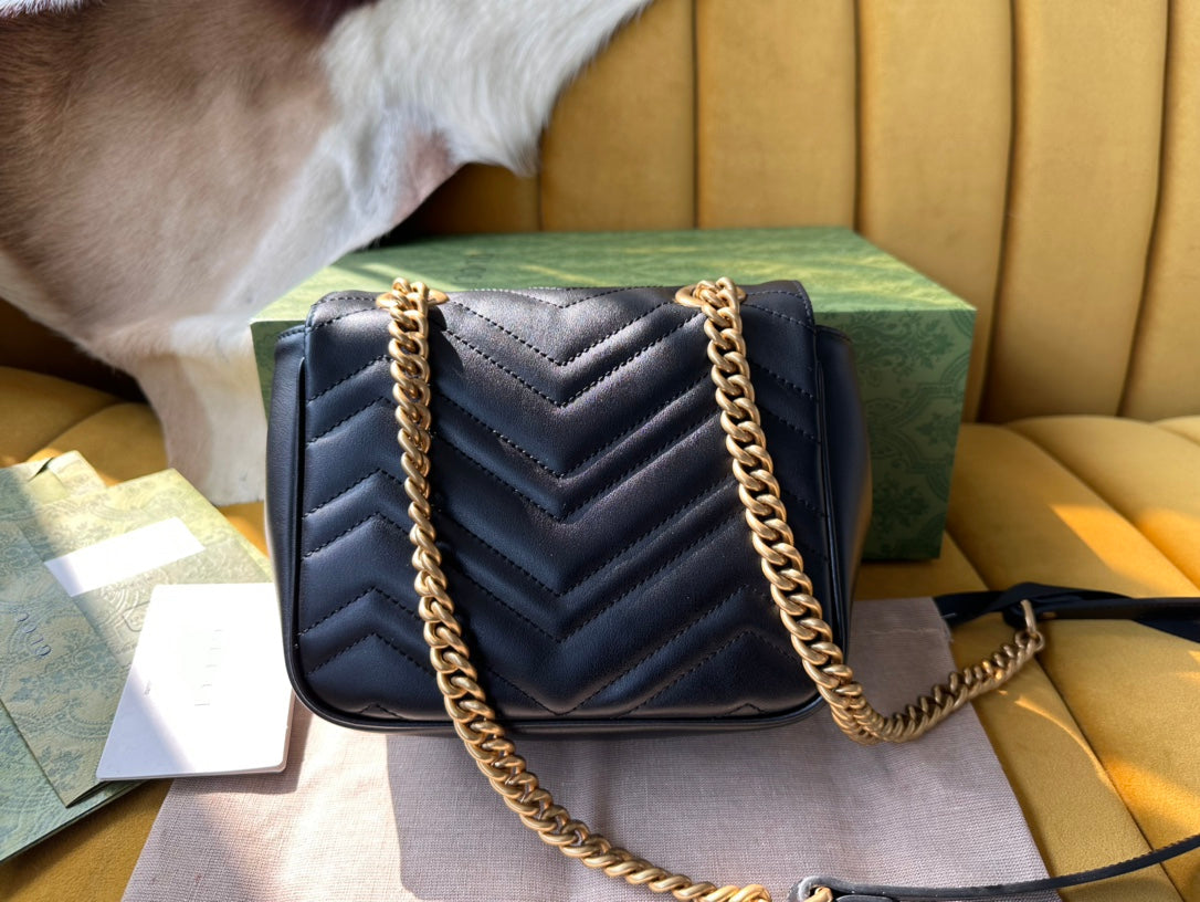 Luxury Gucci GG MARMONT MINI 18 HANDBAG IN BLACK CALFSKIN