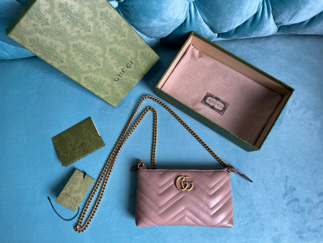 Luxury Gucci GG MARMONT MINI 22 HANDBAG IN LIGHT PURPLE CALFSKIN