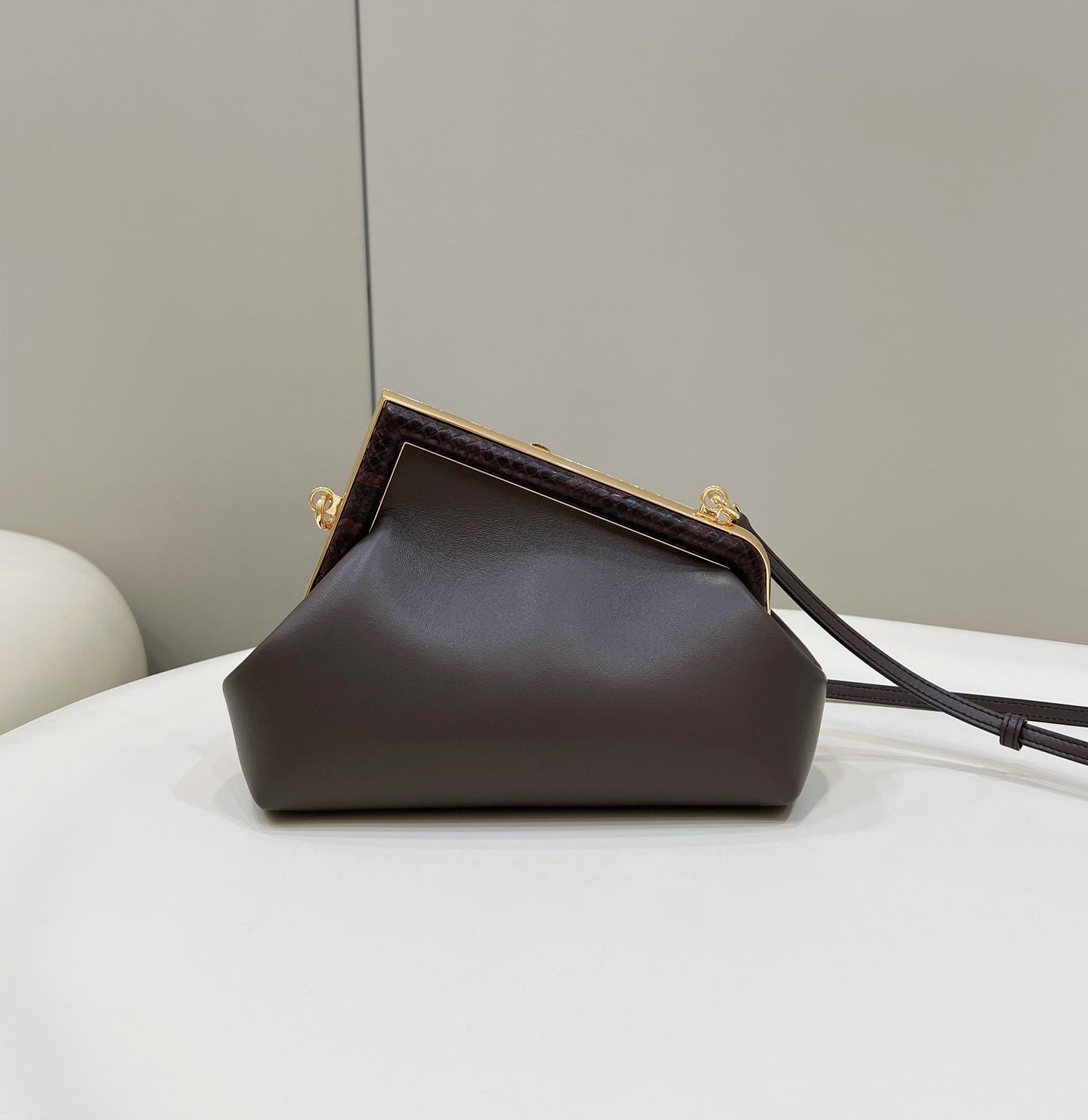 Luxury FendiLuxury FendiFIRST MEDIUM 26 BAG IN CHOCOLATE BROWN CALFSKIN WITH GOLD HARDWARE