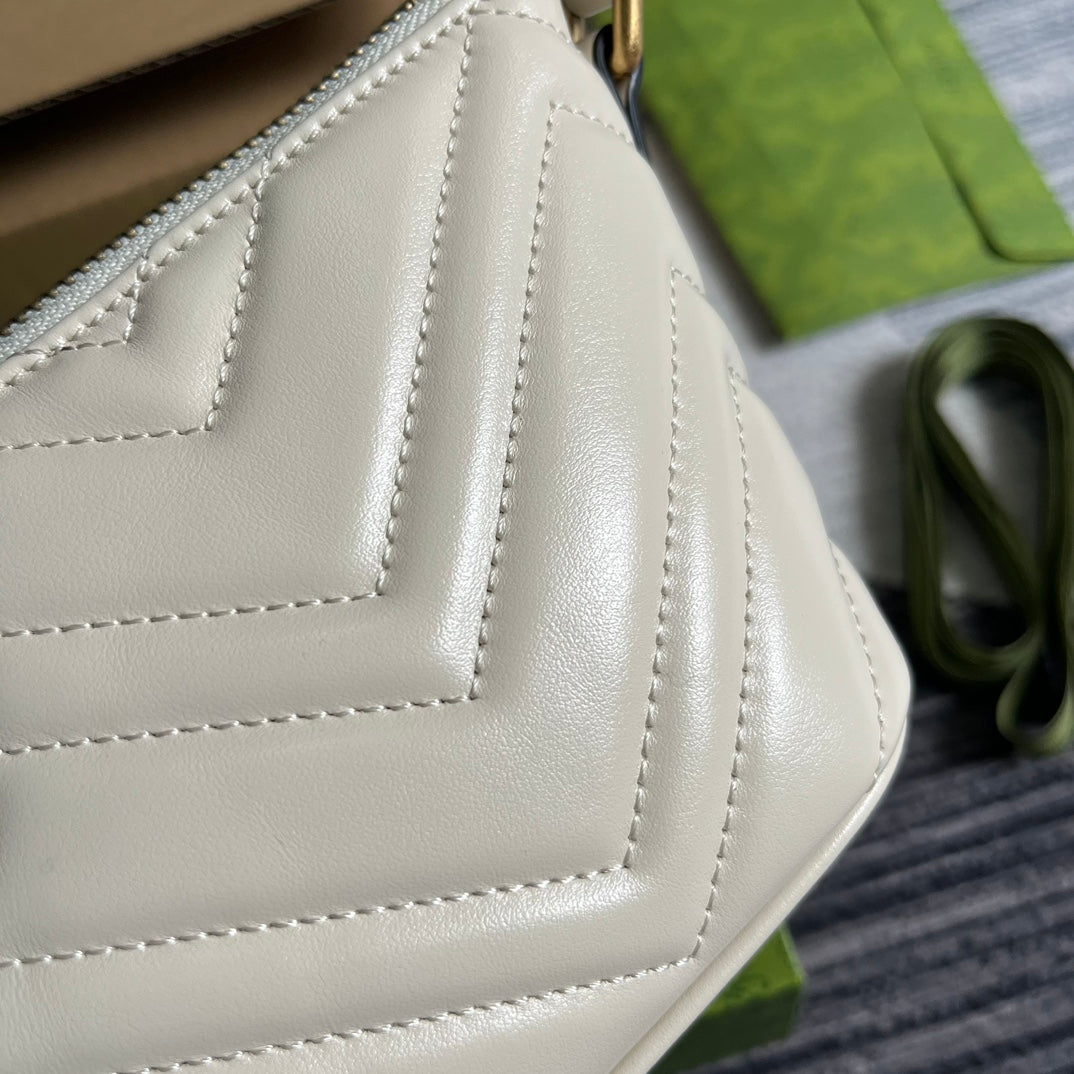 Luxury Gucci GG MARMONT SMALL 23 HANDBAG IN WHITE CALFSKIN WITH GOLDEN LOGO