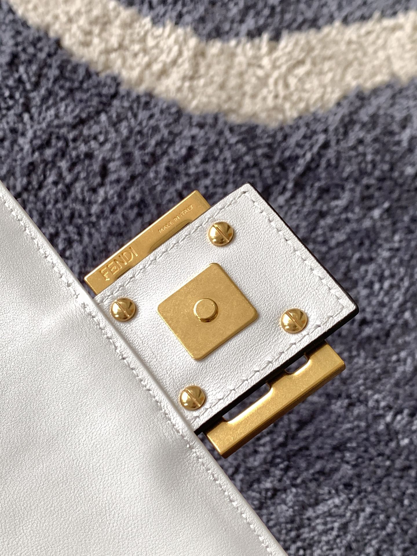 Luxury FendiFend Baguette 27 Bag With FF Motif White Leather Ghw