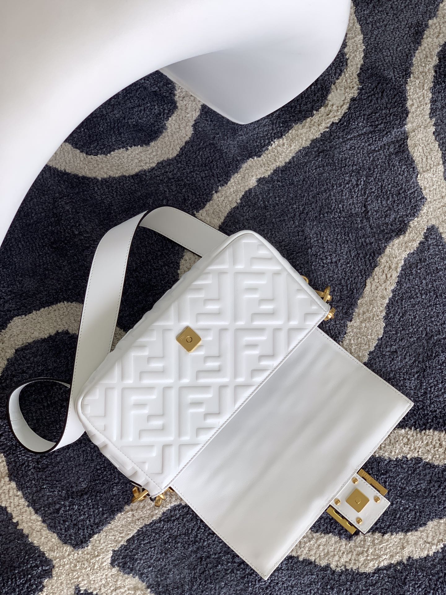 Luxury FendiFend Baguette 27 Bag With FF Motif White Leather Ghw