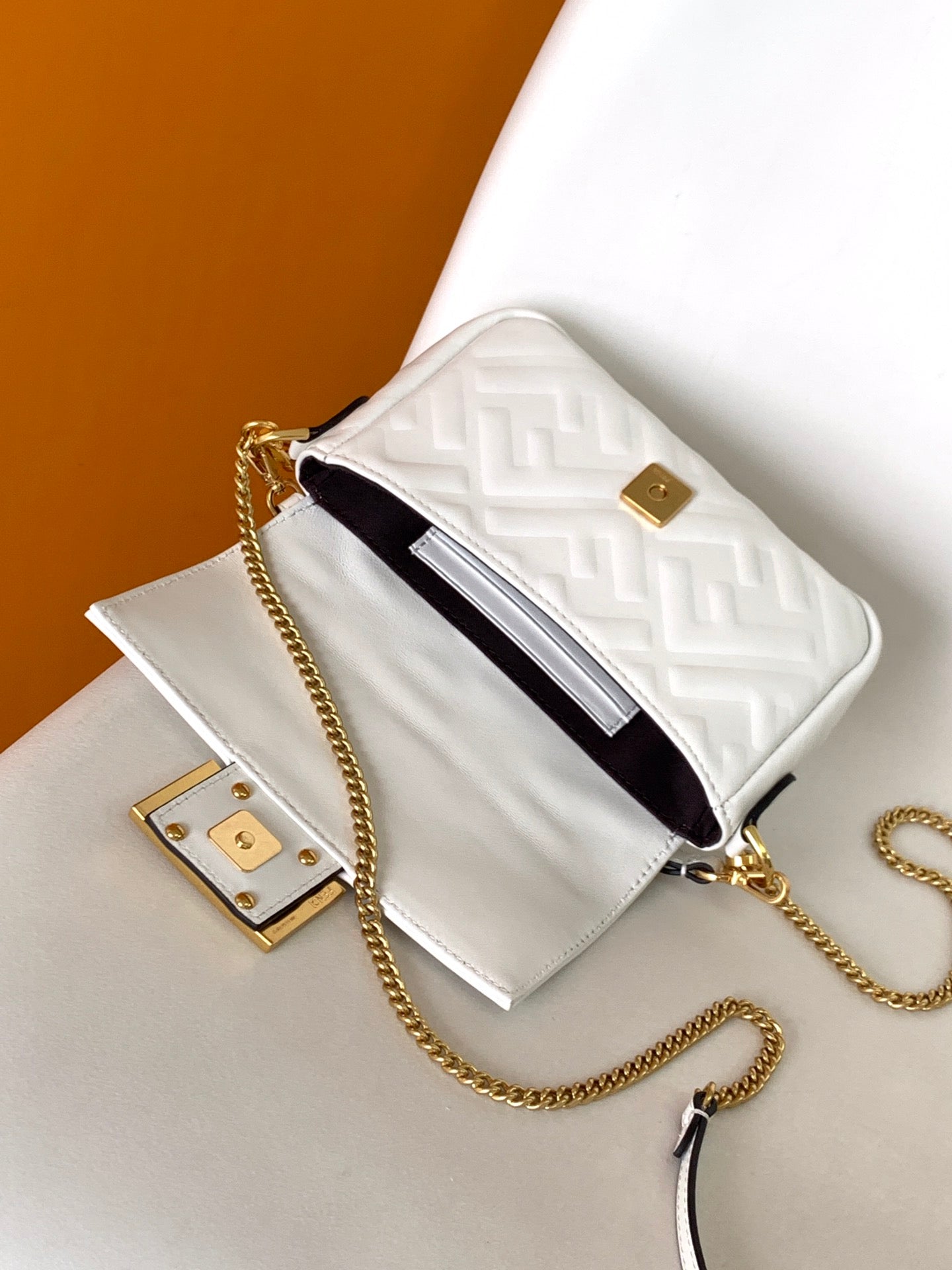 Luxury FendiMini Baguette Bag 20 With FF Motif White Leather Ghw