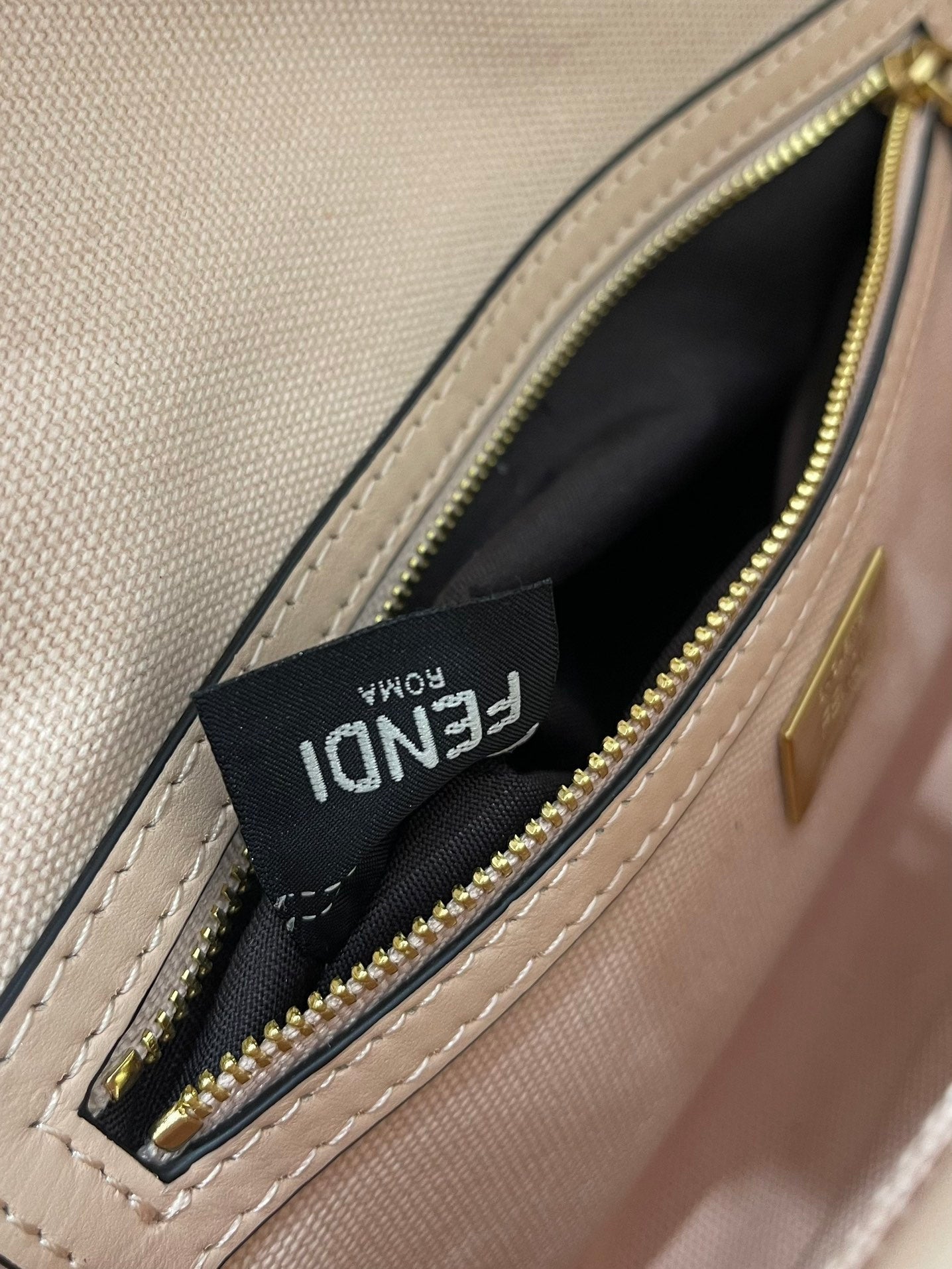 Luxury FendiLuxury Fendi26 BAGUETTE LIGHT PINK NAPPA LEATHER BAG WITH GOLD HARDWARE