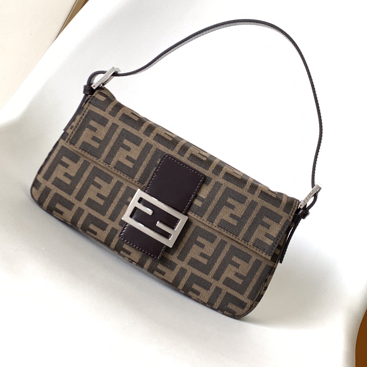Luxury FendiFend Baguette 27 Shoulder Bag Brown FF Jacquard Fabric Bag Shw