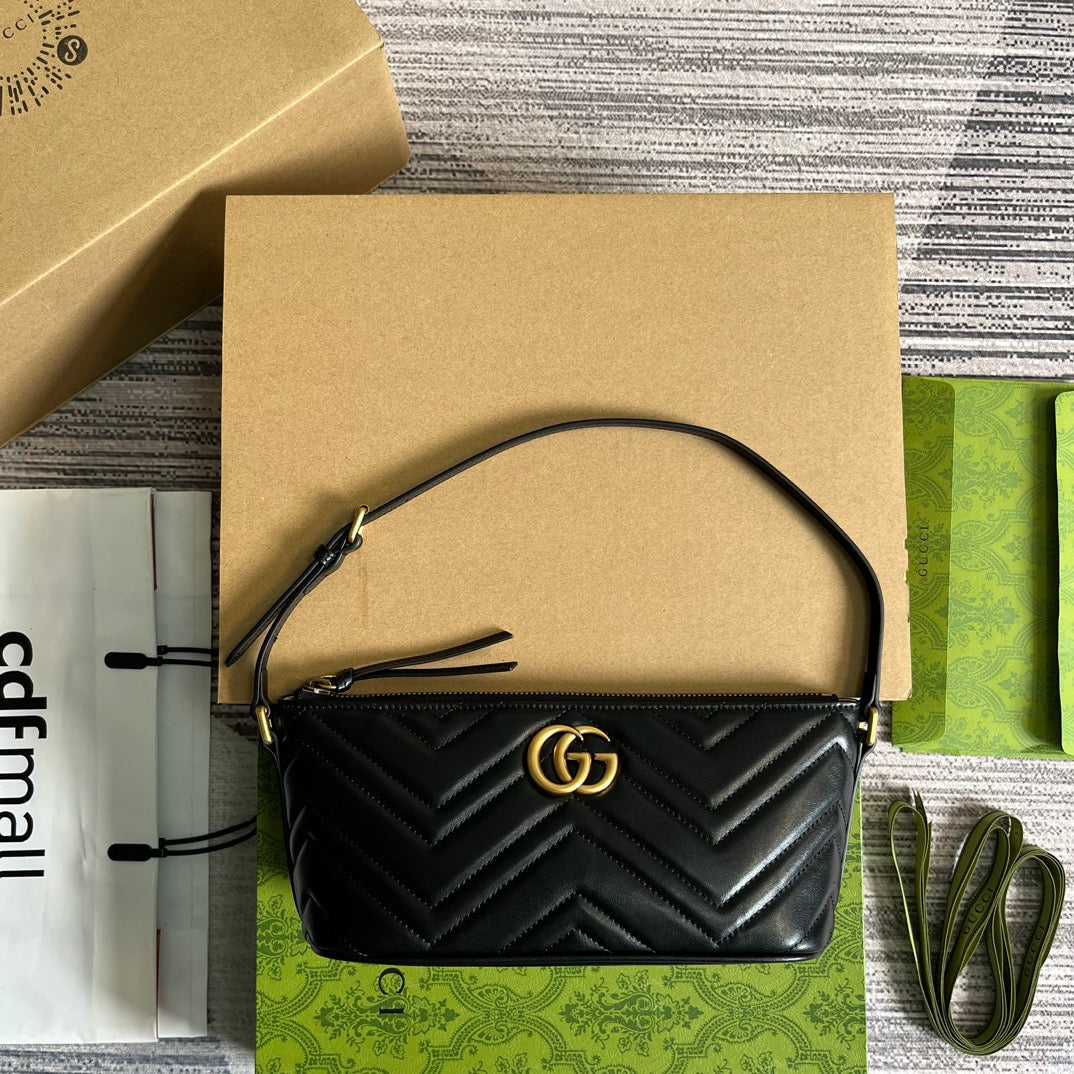 Luxury Gucci GG MARMONT SMALL 23 HANDBAG IN BLACK CALFSKIN WITH GOLDEN LOGO
