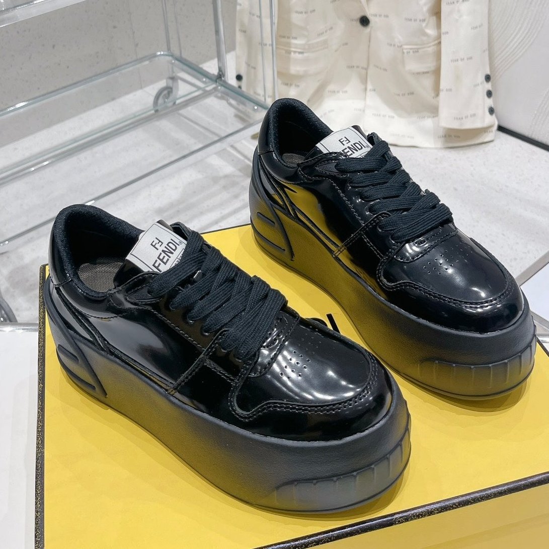 Luxury FendiLuxury FendiLOW-TOP TRAINER IN BLACK CALFSKIN
