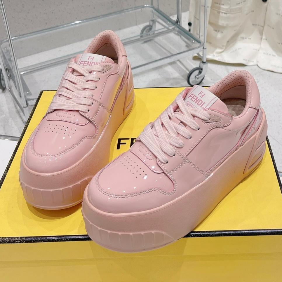 Luxury FendiLuxury FendiLOW-TOP TRAINER IN LIGHT PINK CALFSKIN