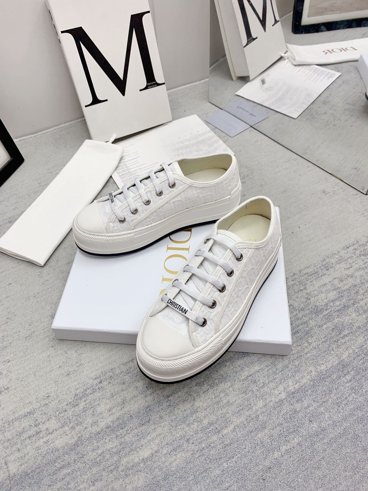 Luxury Diorwalkn 45 white oblique embroidery canvas