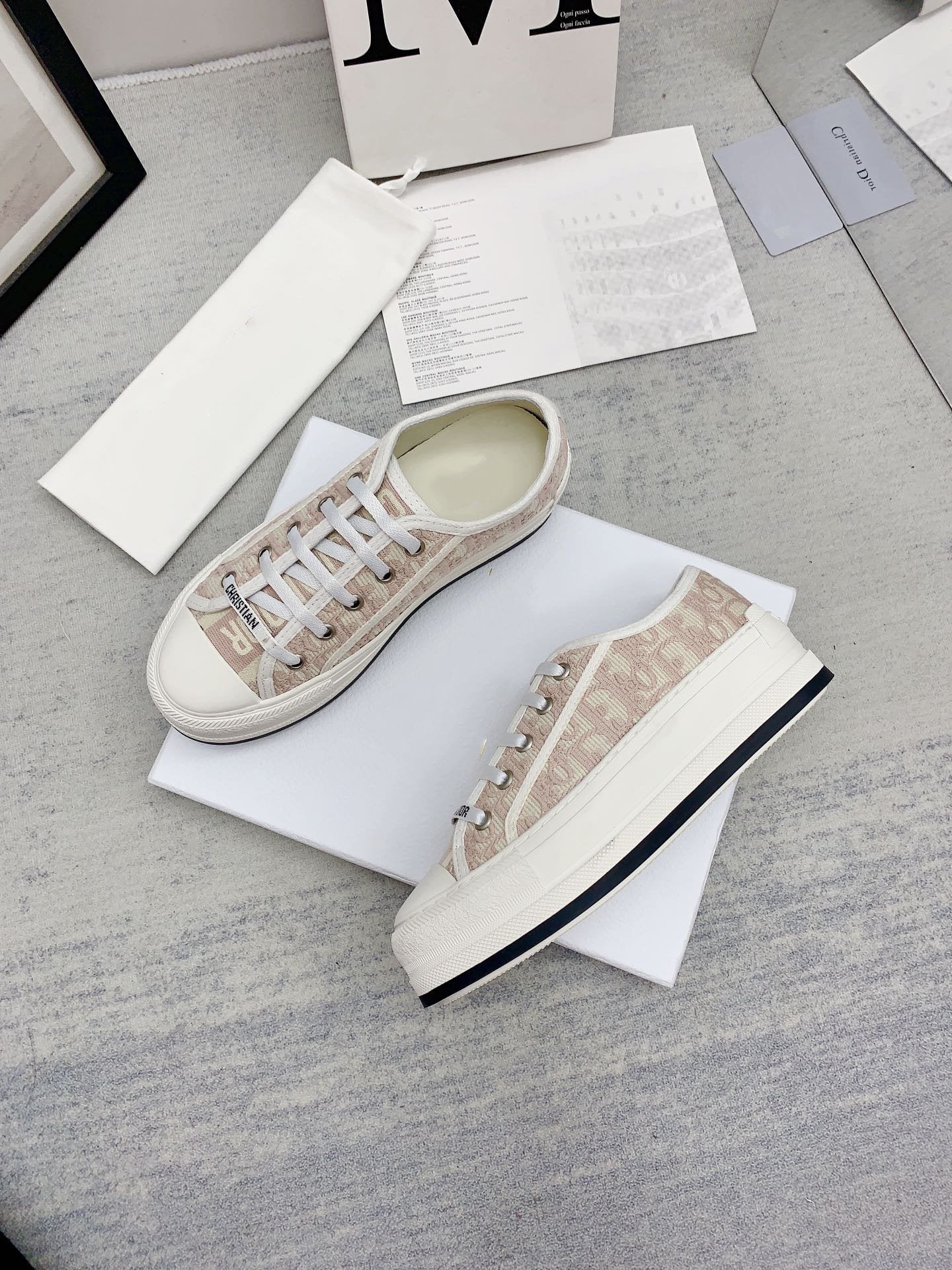 Luxury Diorwalkn 45 white light pink oblique embroidery canvas
