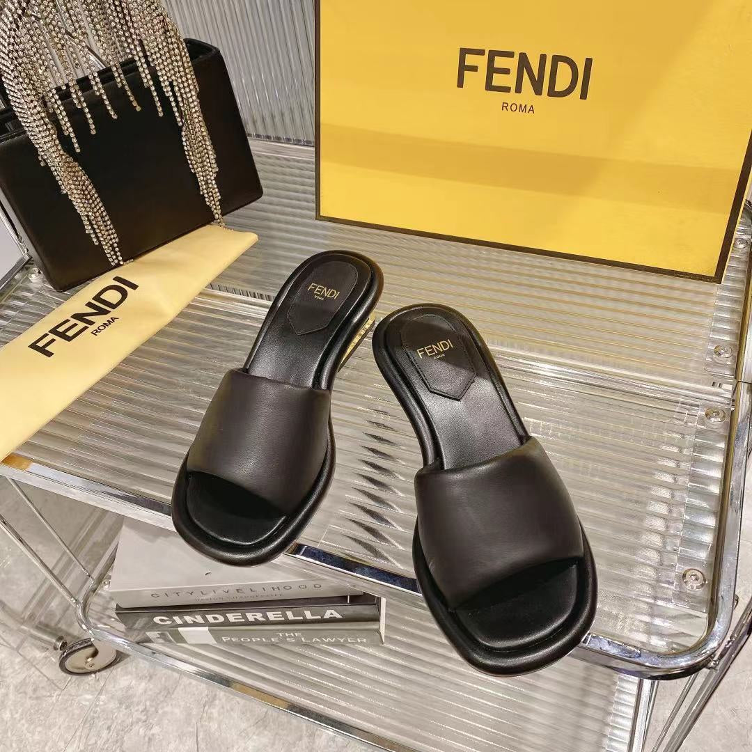 Luxury FendiLuxury FendiBAGUETTE SLIDES WOMEN IN BLACK CALFSKIN