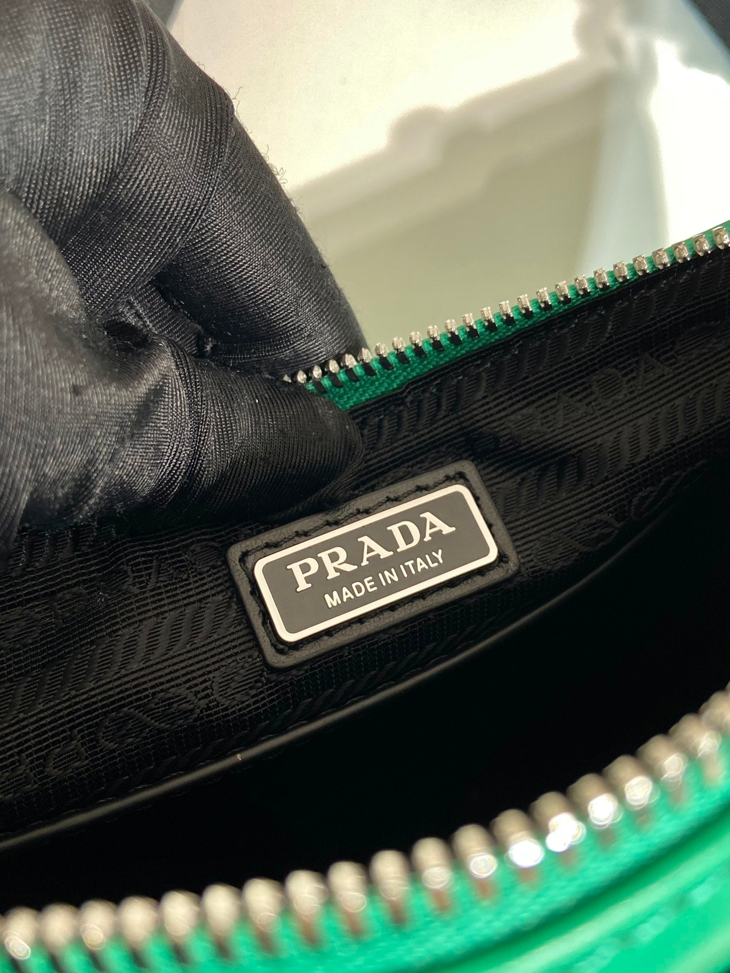 Luxury PradaTRIANGULAR BAG 27 IN GO GREEN SMOOTH LAMBSKIN