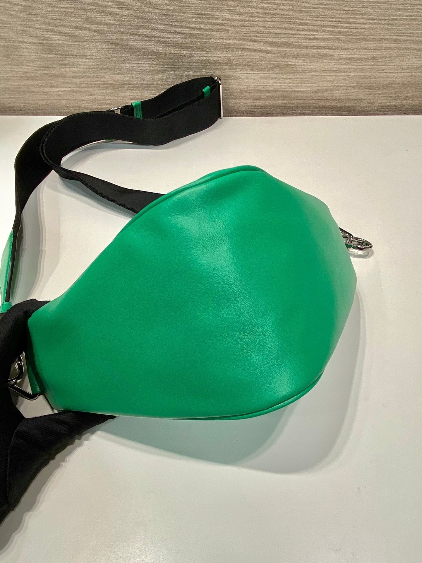 Luxury PradaTRIANGULAR BAG 27 IN GO GREEN SMOOTH LAMBSKIN
