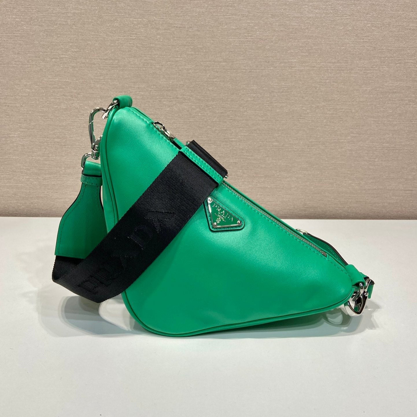 Luxury PradaTRIANGULAR BAG 27 IN GO GREEN SMOOTH LAMBSKIN
