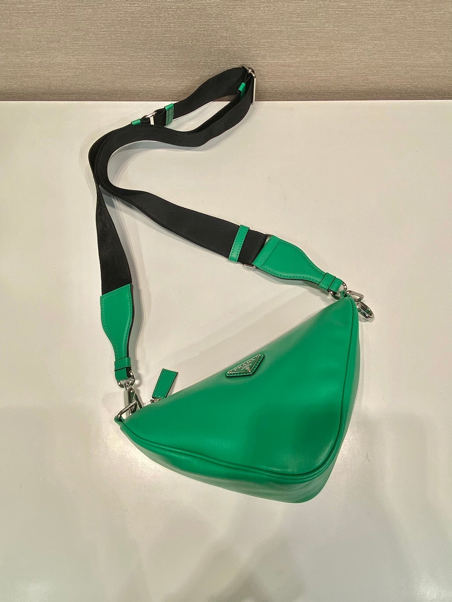 Luxury PradaTRIANGULAR BAG 27 IN GO GREEN SMOOTH LAMBSKIN