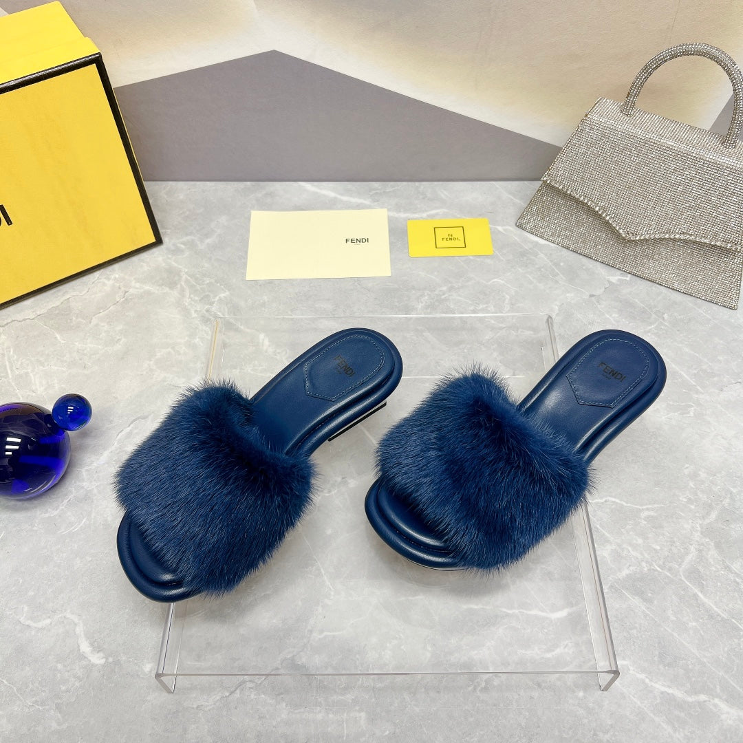 Luxury FendiLuxury FendiBAGUETTE MINK MEDIUM-HEELED 45MM IN NAVY BLUE FUR AND LAMBSKIN
