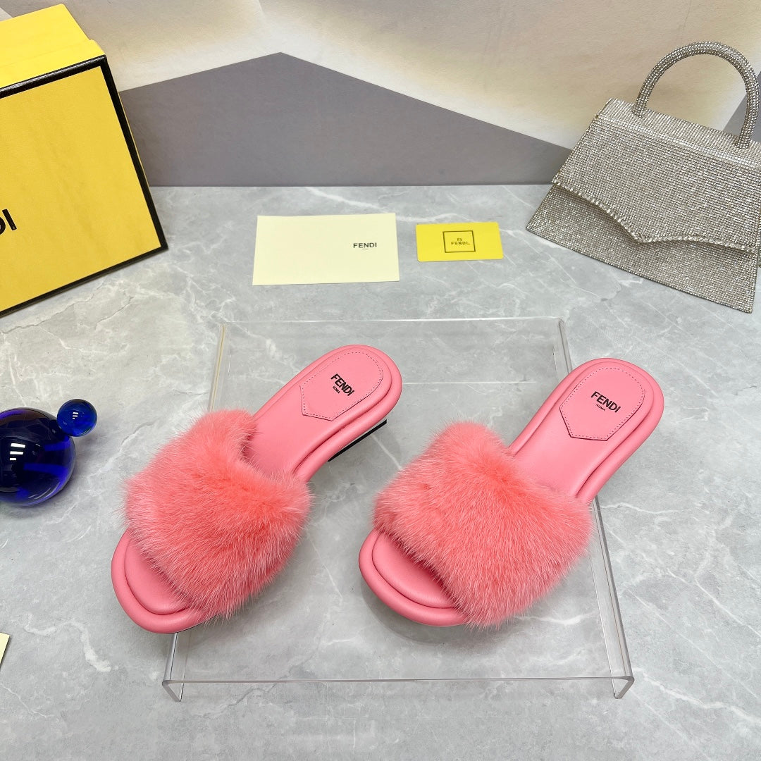 Luxury FendiLuxury FendiBAGUETTE MINK MEDIUM-HEELED 45MM IN PUNCH PINK FUR AND LAMBSKIN