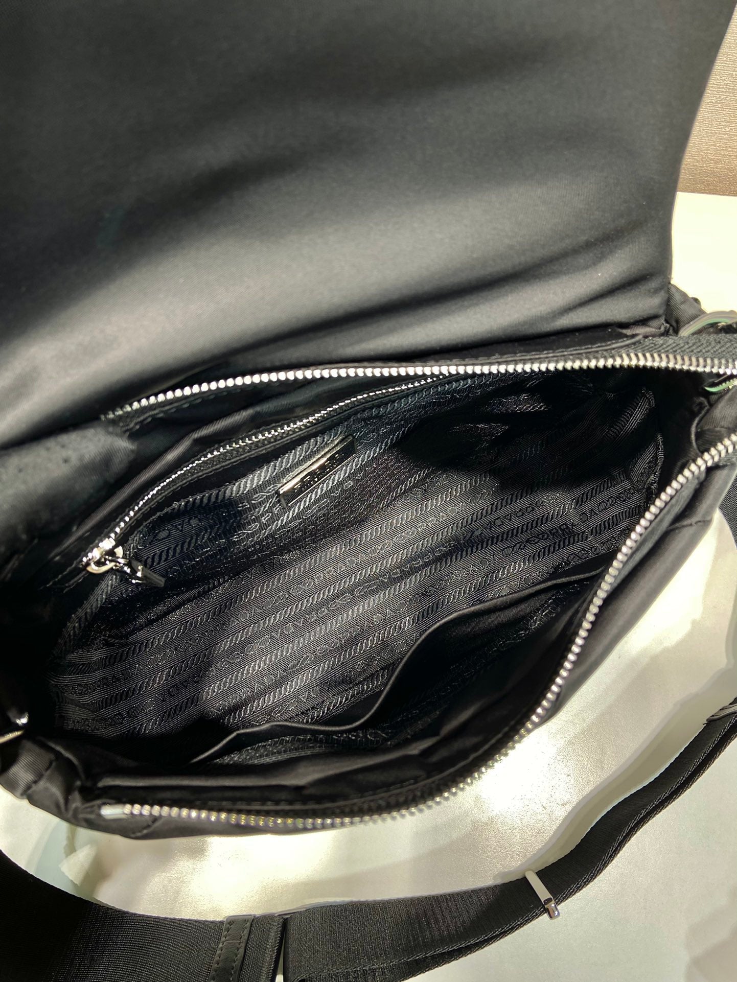 Luxury PradaMEDIUM FLAP BAG 24 IN BLACK TRIANGULAR QUILTED PATTERN RE-NYLON
