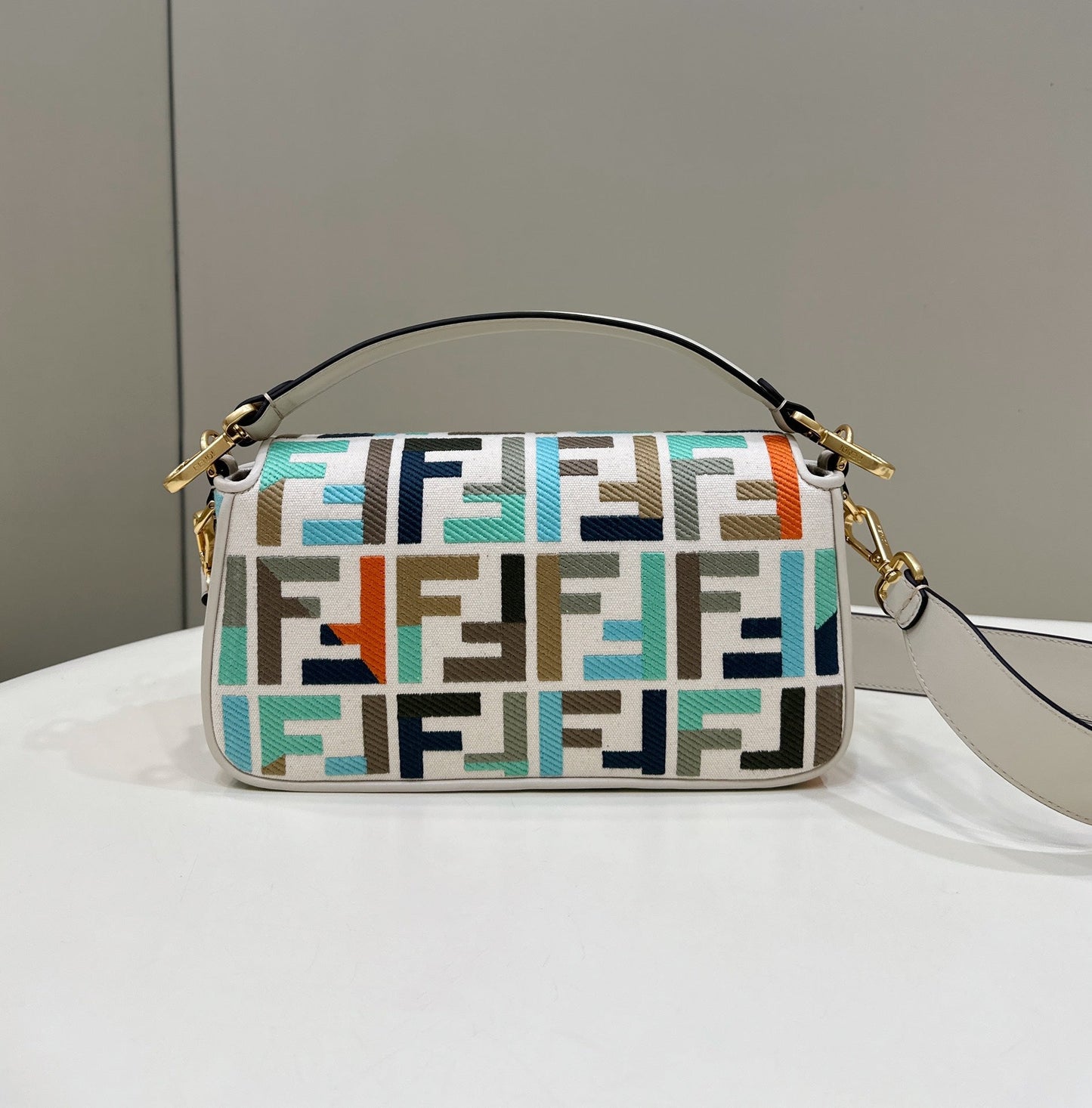 Luxury FendiBAGUETTE CANVAS 27 BAG WHITE STRAP WITH MULTICOLOUR EMBROIDERY GOLD HARDWARE