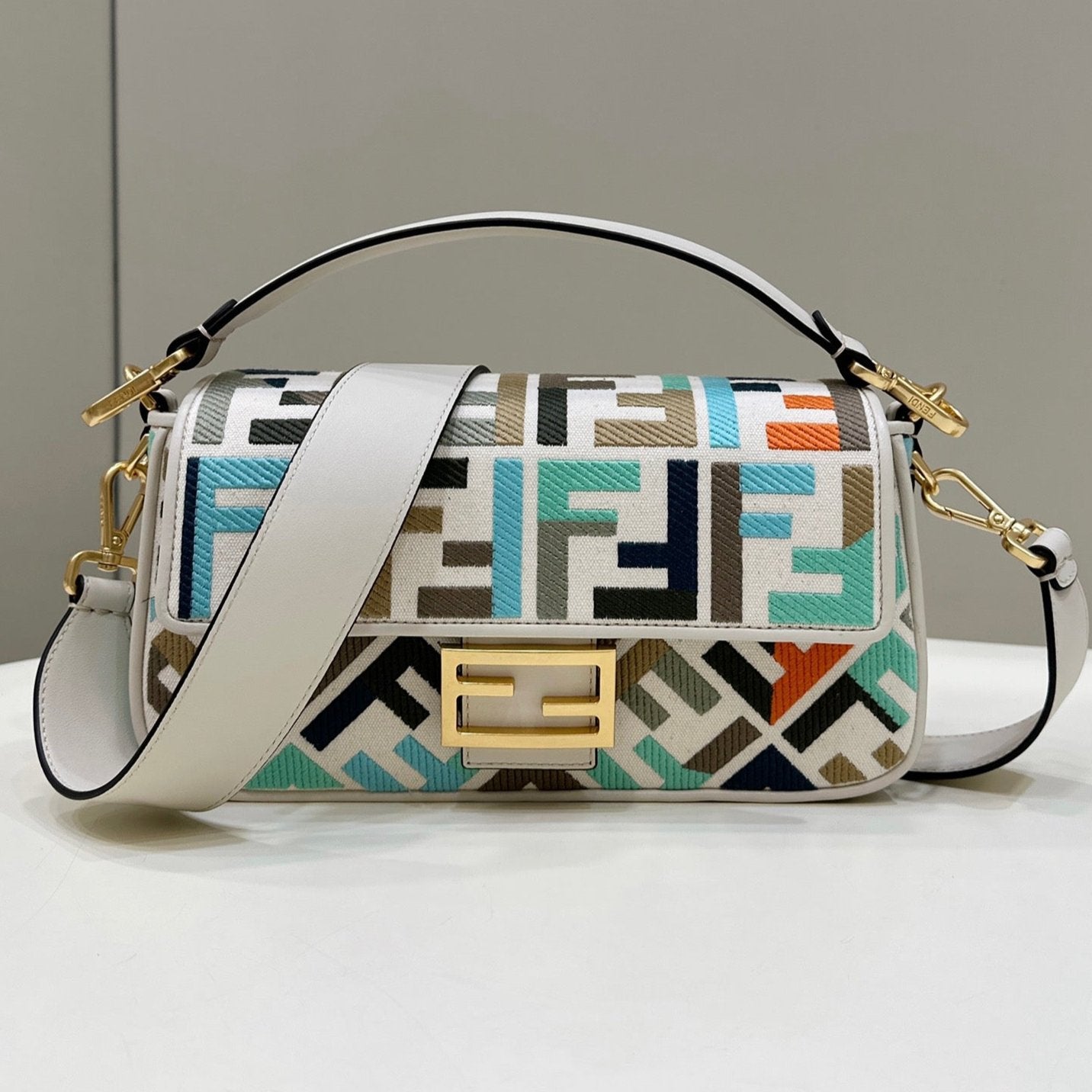 Luxury FendiBAGUETTE CANVAS 27 BAG WHITE STRAP WITH MULTICOLOUR EMBROIDERY GOLD HARDWARE