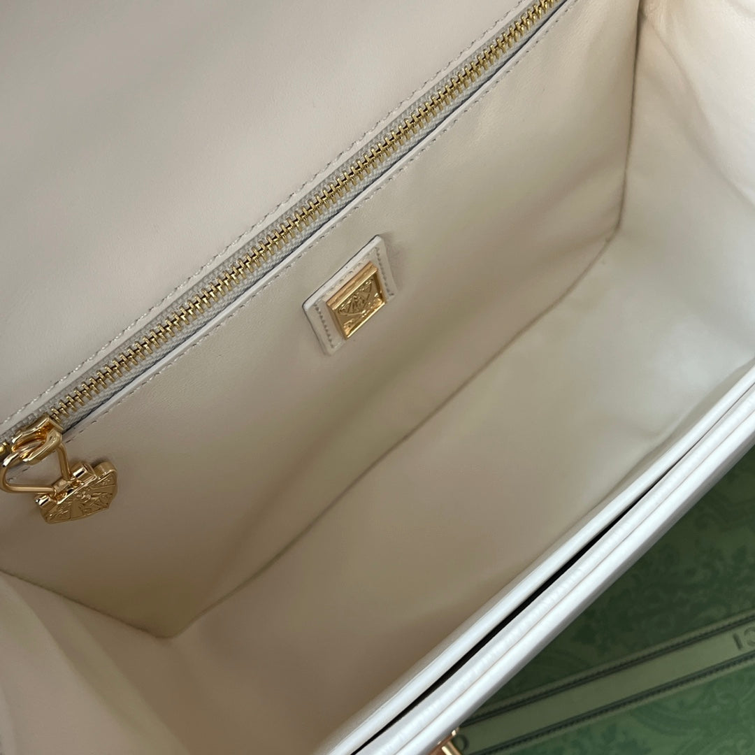 Luxury Gucci EQUESTRIAN STYLE SHOULDER BAG 21 IN WHITE CALFSKIN GOLD HARDWARE