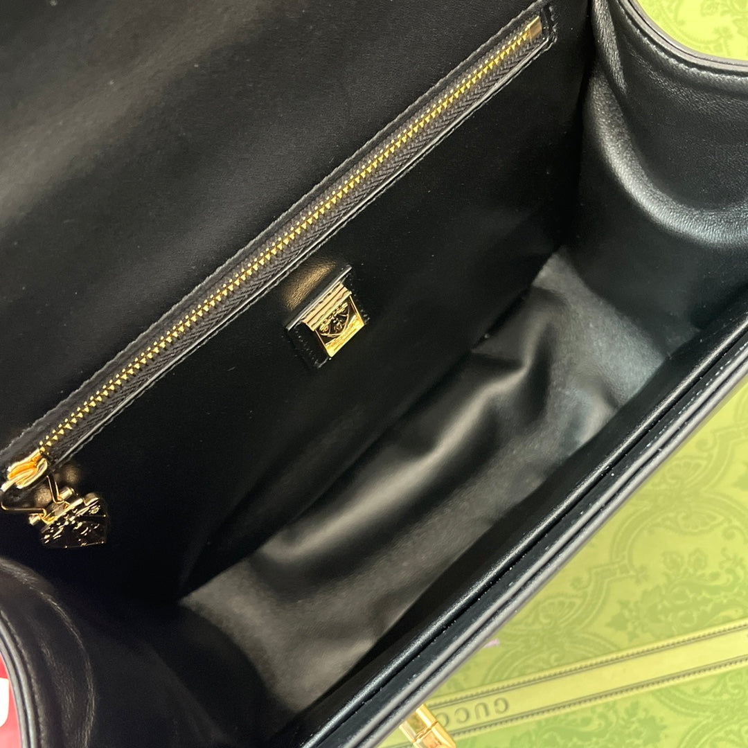 Luxury Gucci EQUESTRIAN STYLE SHOULDER BAG 21 IN BLACK CALFSKIN GOLD HARDWARE