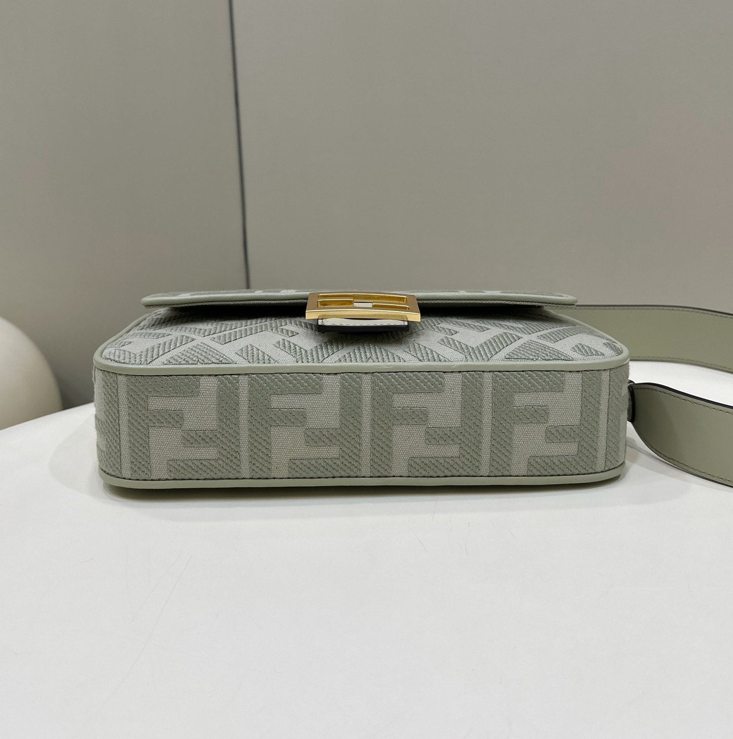 Luxury FendiBAGUETTE WITH FF MOTIF 27 IN BITTER JACQUARD FABRIC GOLD HARDWARE