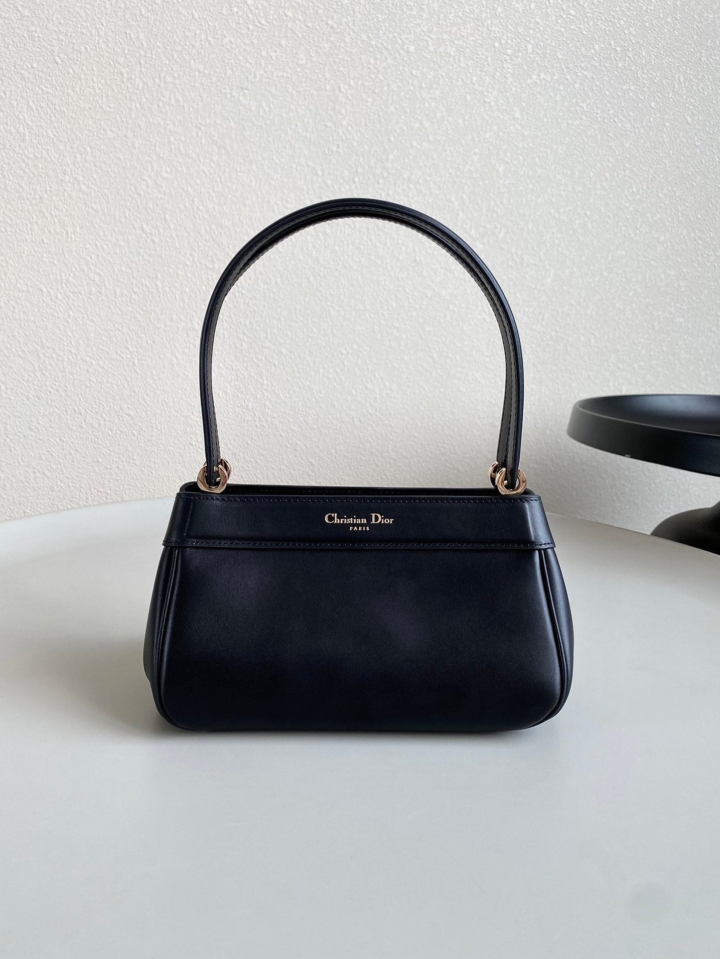 Luxury DiorMEDIUM 22 KEY HANDBAG IN BLACK CALFSKIN
