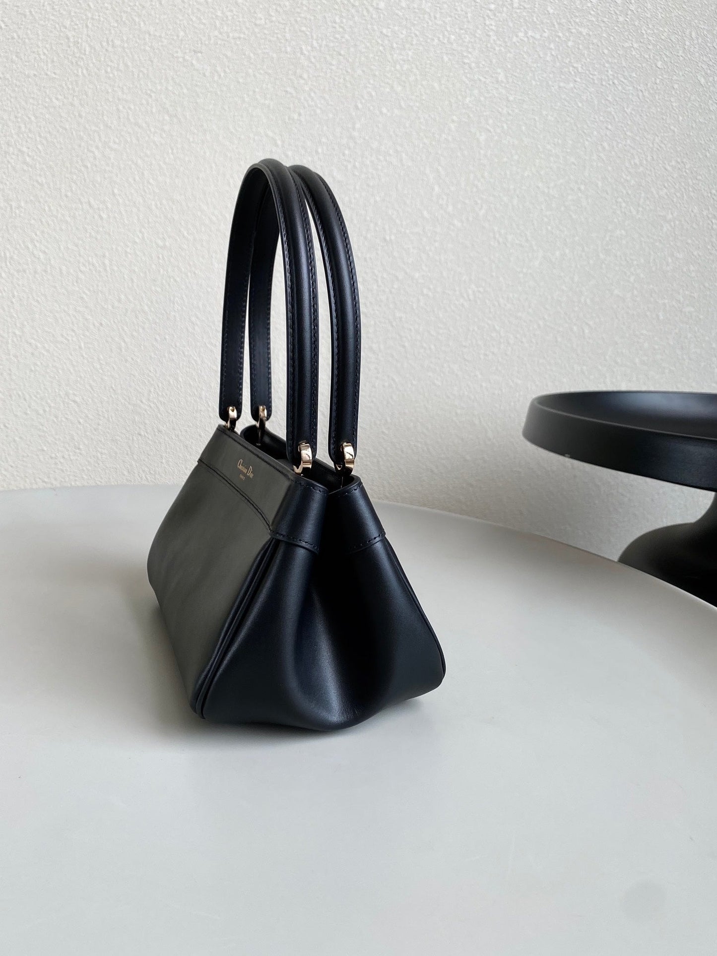 Luxury DiorMEDIUM 22 KEY HANDBAG IN BLACK CALFSKIN