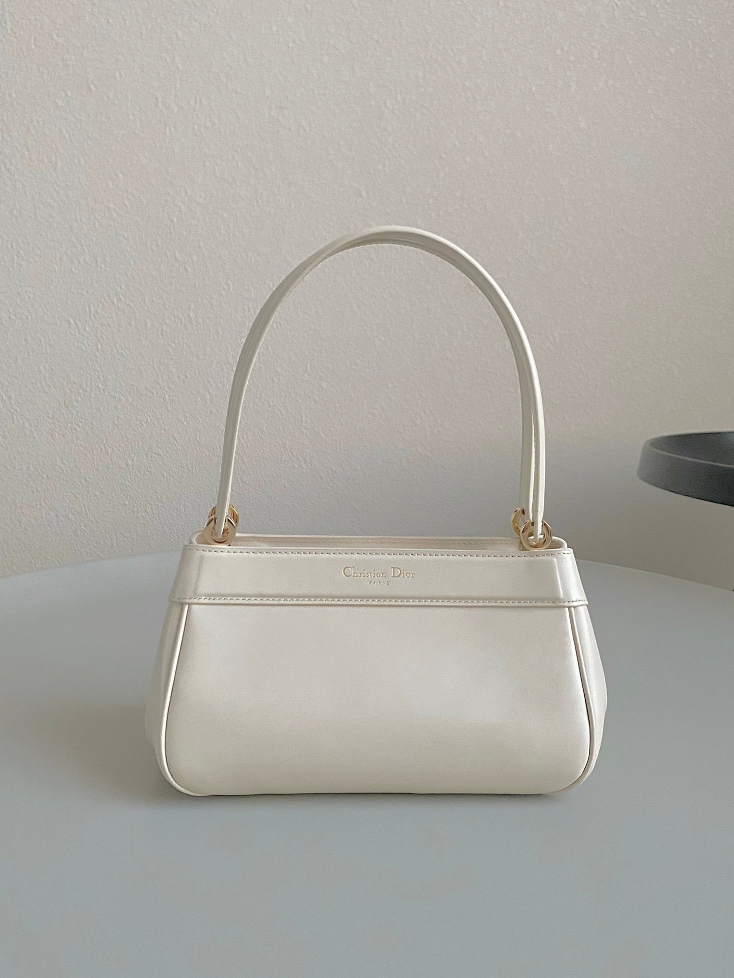 Luxury DiorMEDIUM 22 KEY HANDBAG IN WHITE CALFSKIN