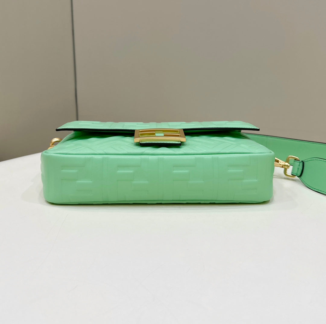 Luxury FendiBaguette 27cm Green Lambskin Gold Hardware