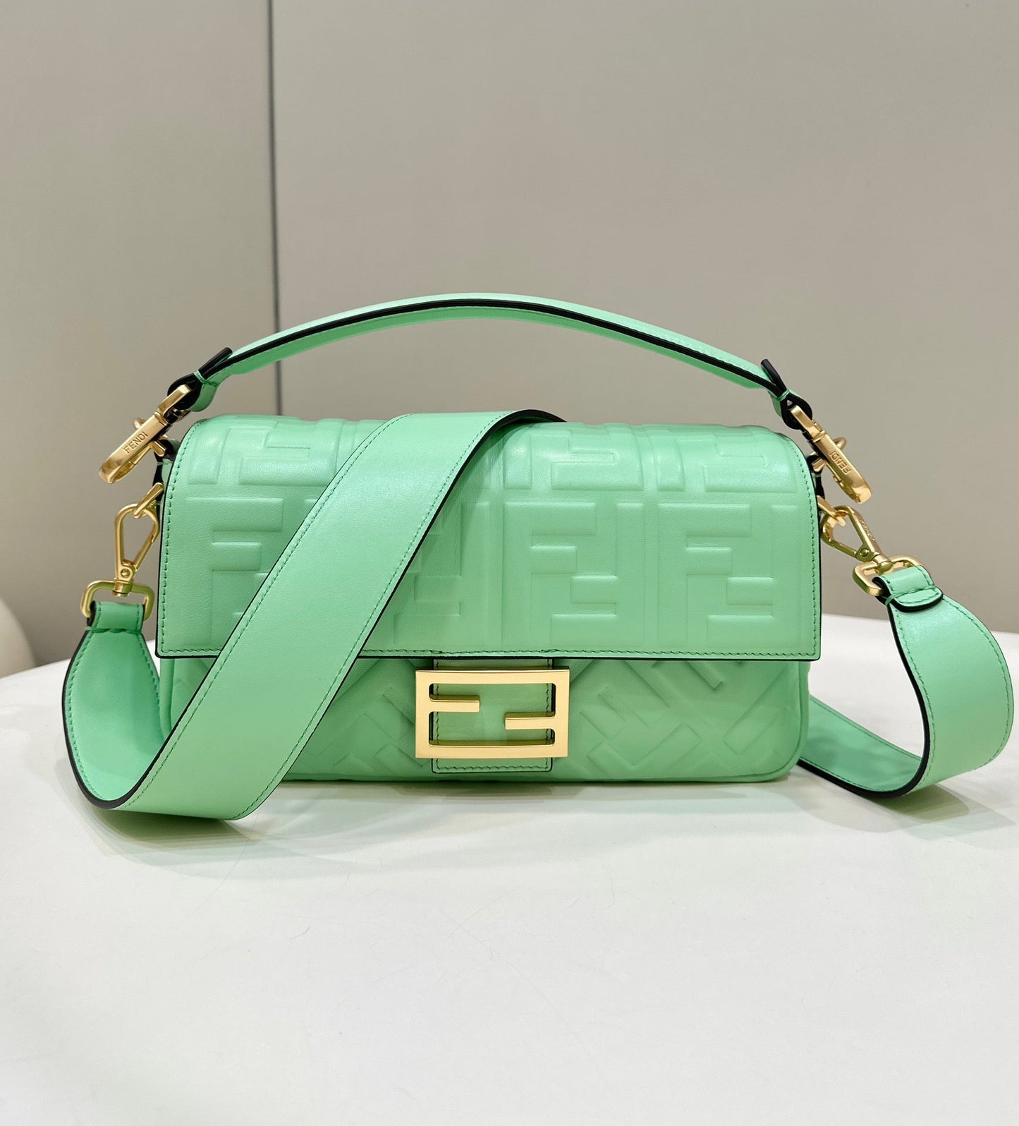 Luxury FendiBaguette 27cm Green Lambskin Gold Hardware