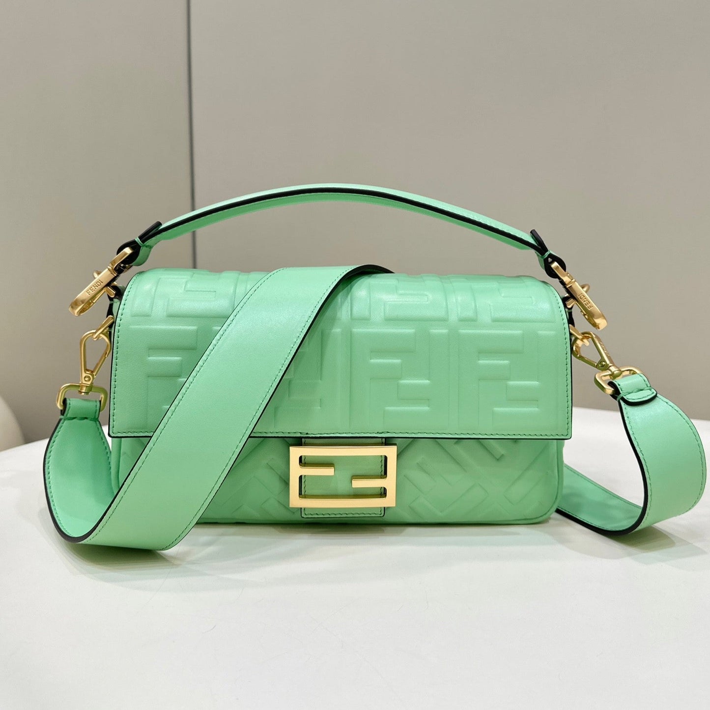 Luxury FendiBAGUETTE WITH FF MOTIF 27 IN DE YORK GREEN SOFT LAMBSKIN GOLD HARDWARE