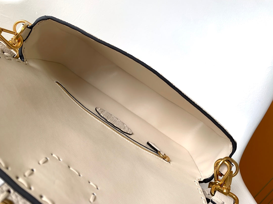 Luxury FendiFend Baguette 27 Bag Beige Calfskin Ghw