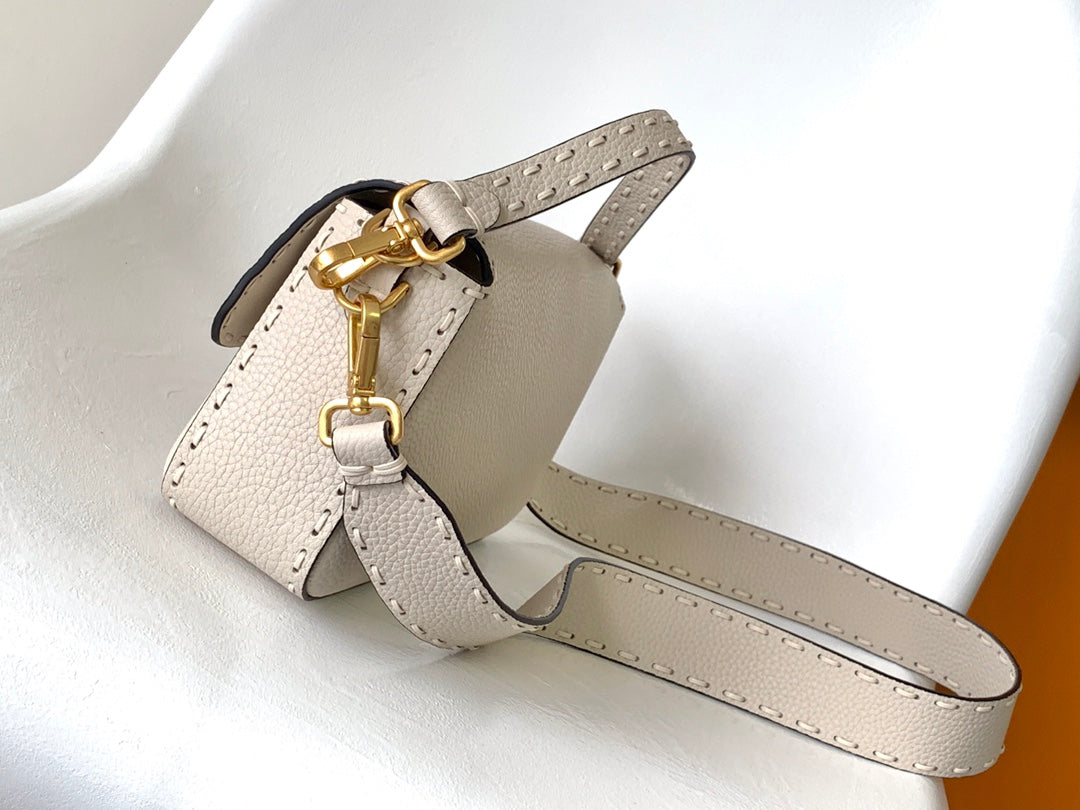 Luxury FendiFend Baguette 27 Bag Beige Calfskin Ghw