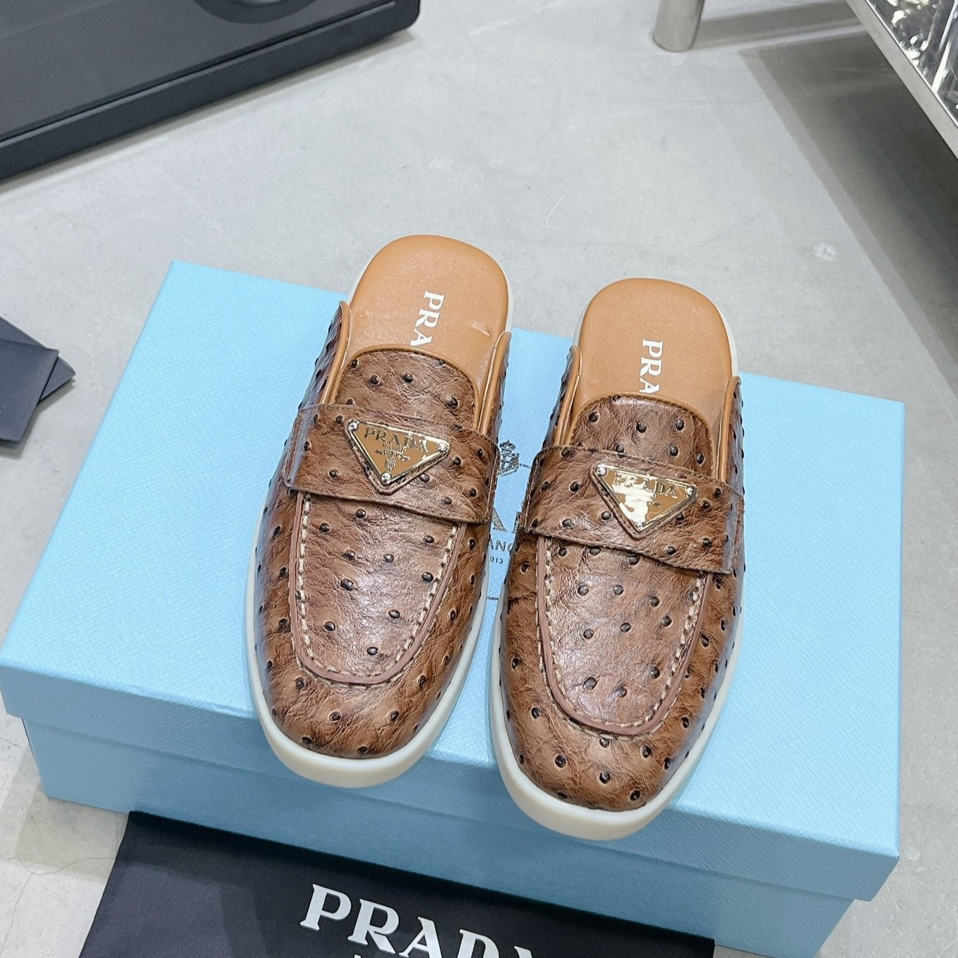 Luxury PradaOSTRICH PATTERN MULES CARAMEL CALFSKIN