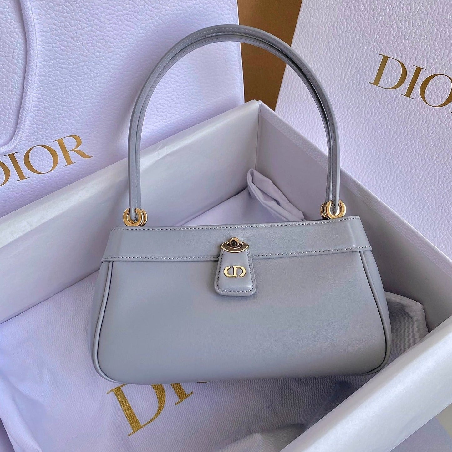 Luxury DiorMEDIUM 22 KEY HANDBAG IN SKY BLUE CALFSKIN