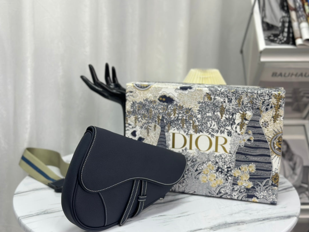 Luxury DiorSADDLE 28 BAG IN BLACK LAMBSKIN