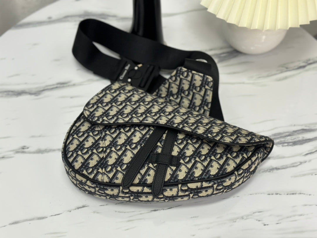 Luxury DiorSADDLE 28 BAG IN BEIGE AND BLACK OBLIQUE JACQUARD