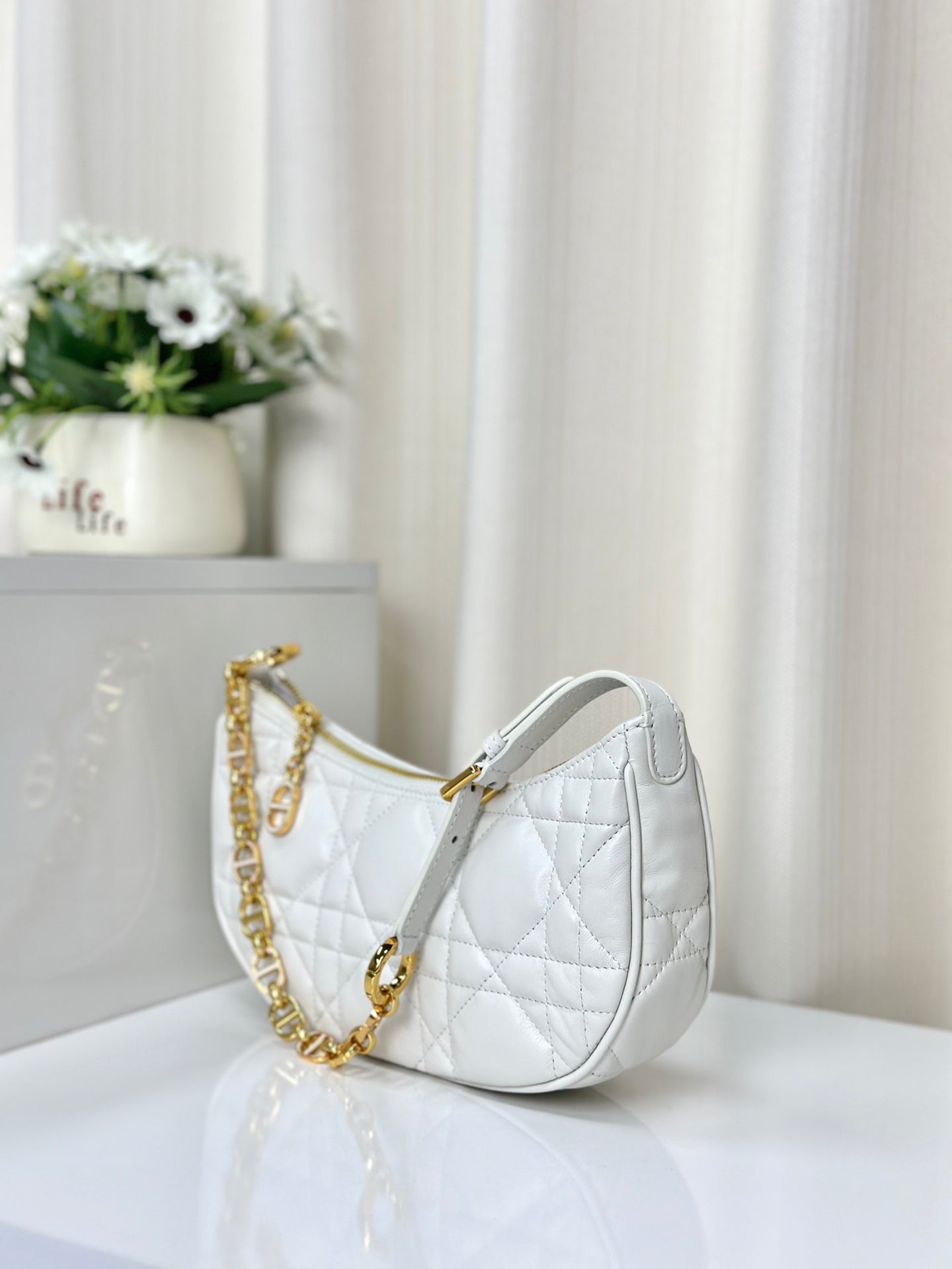 Luxury DiorLOUNGE 26 BAG IN WHITE LAMBSKIN